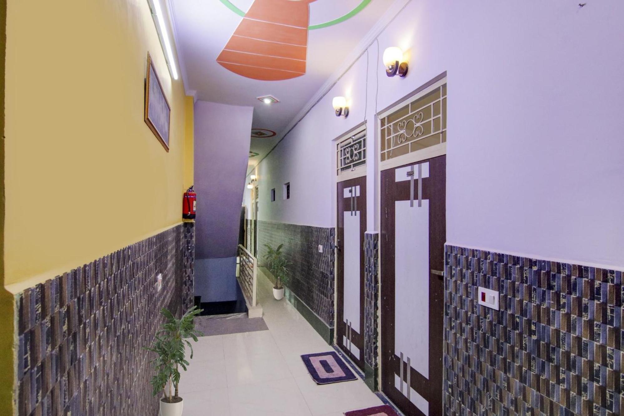Hotel O S Palace Near Samaypur Badli Metro Station Delhi  Exterior foto