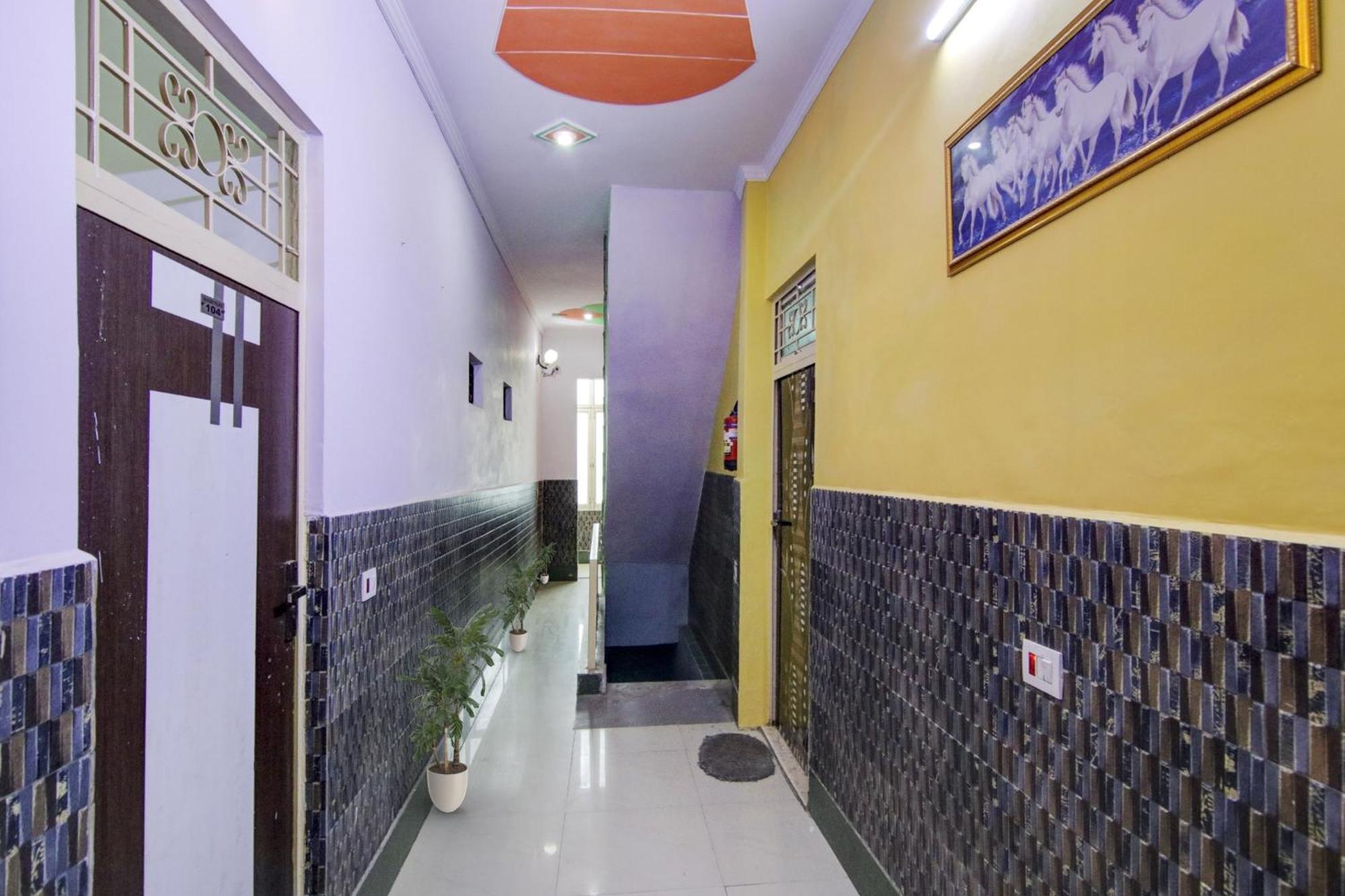 Hotel O S Palace Near Samaypur Badli Metro Station Delhi  Exterior foto