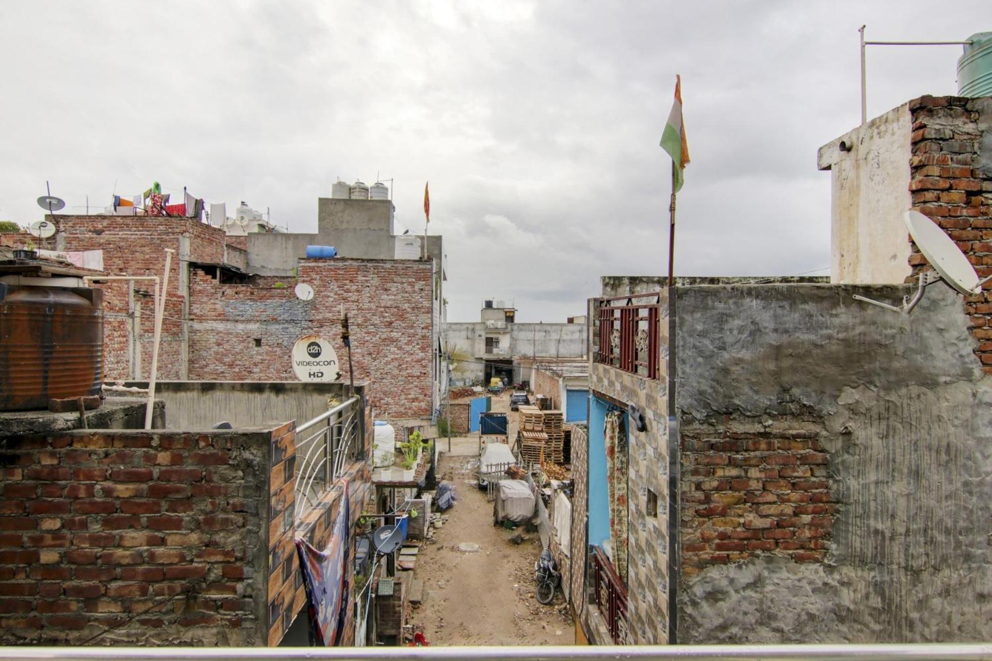 Hotel O S Palace Near Samaypur Badli Metro Station Delhi  Exterior foto