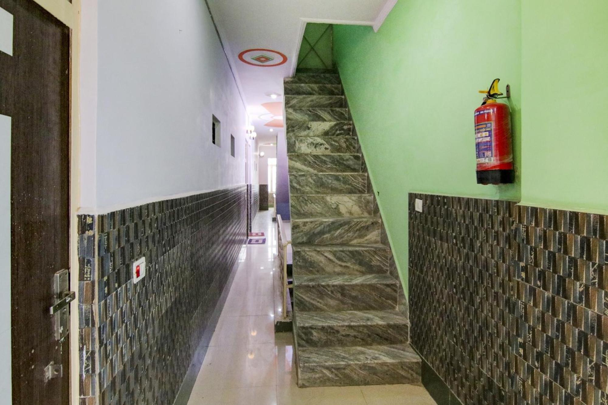 Hotel O S Palace Near Samaypur Badli Metro Station Delhi  Exterior foto